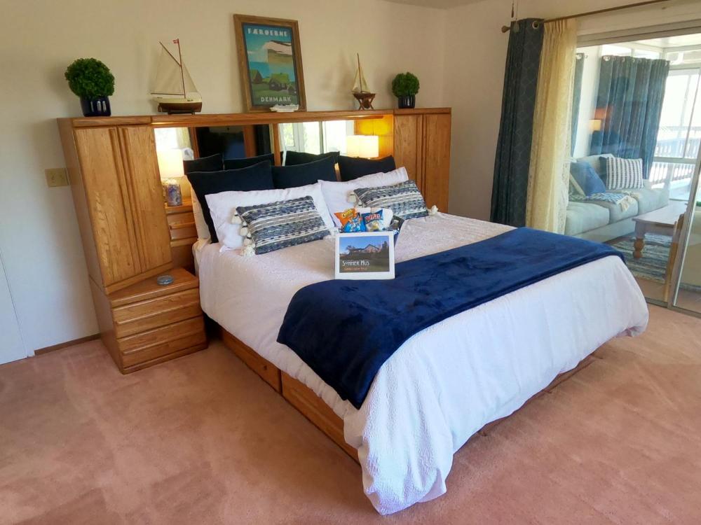 Deluxe Suite with Spa Bath interior
